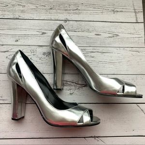 STEVEN BY STEVE MADDEN Silver open toe heels with cut out detail in size 8